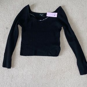 NEW WITH TAGS: Black long sleeve crop top.